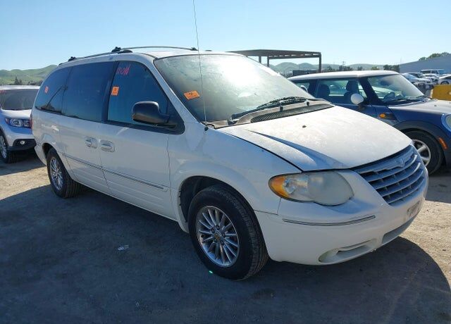 2005 CHRYSLER Town and Country