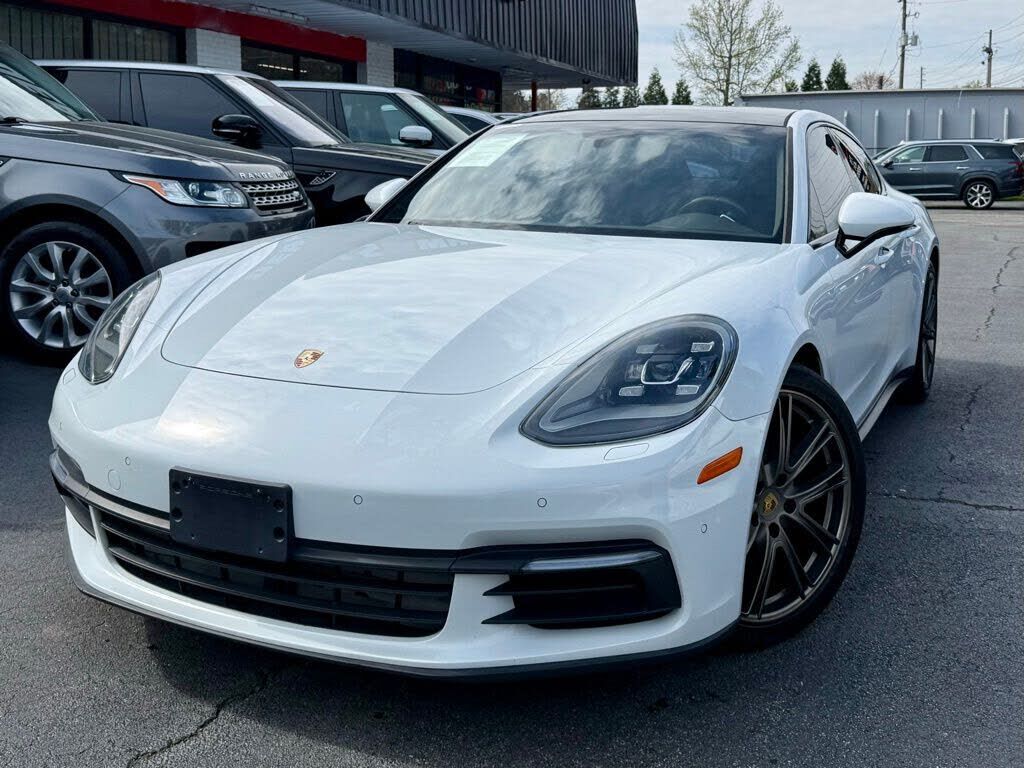 2018 PORSCHE Panamera