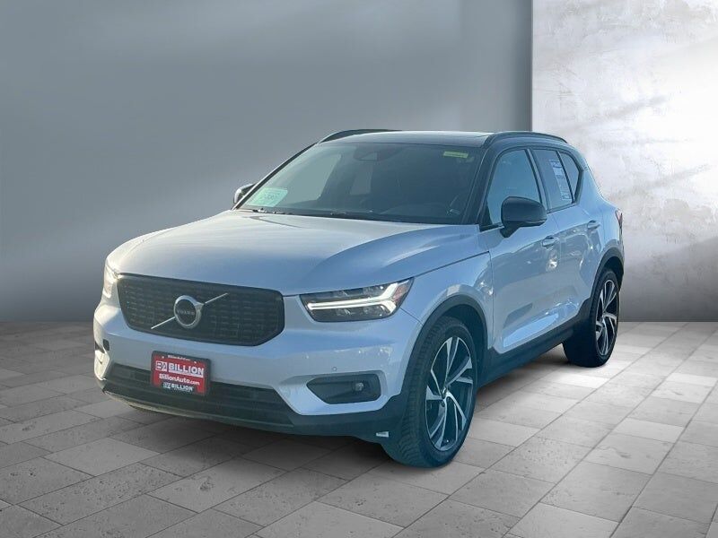 2020 VOLVO XC40