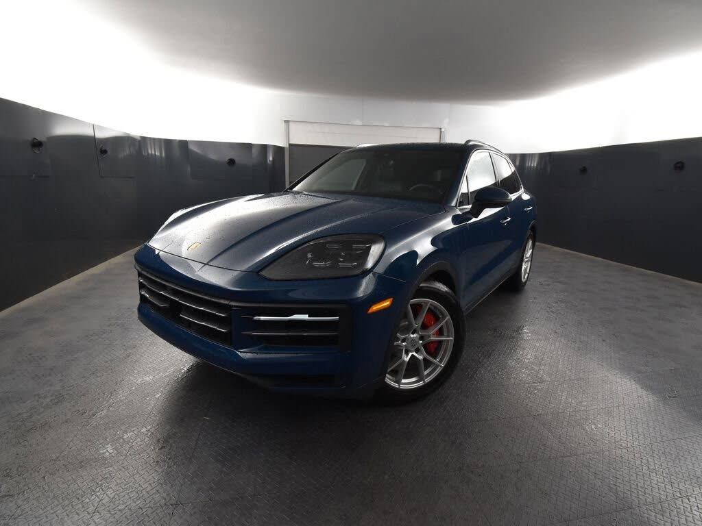 2024 PORSCHE Cayenne