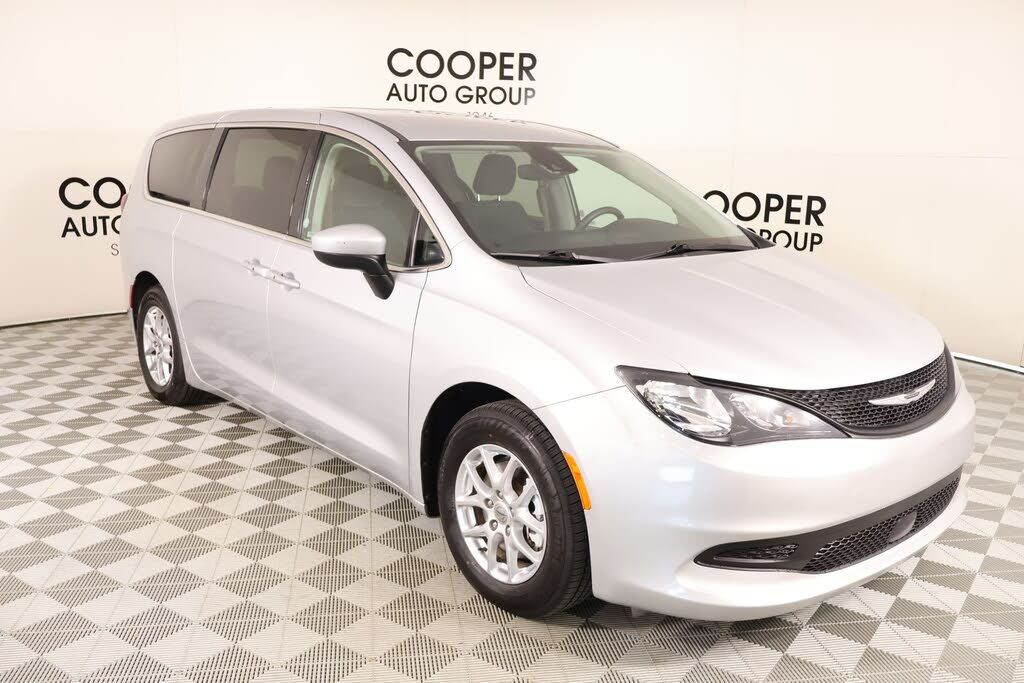 2023 CHRYSLER Voyager