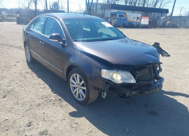 2010 VOLKSWAGEN Passat