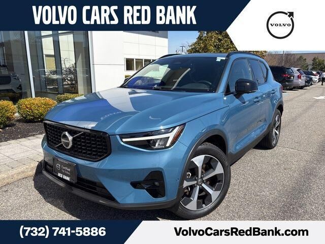 2025 VOLVO XC40