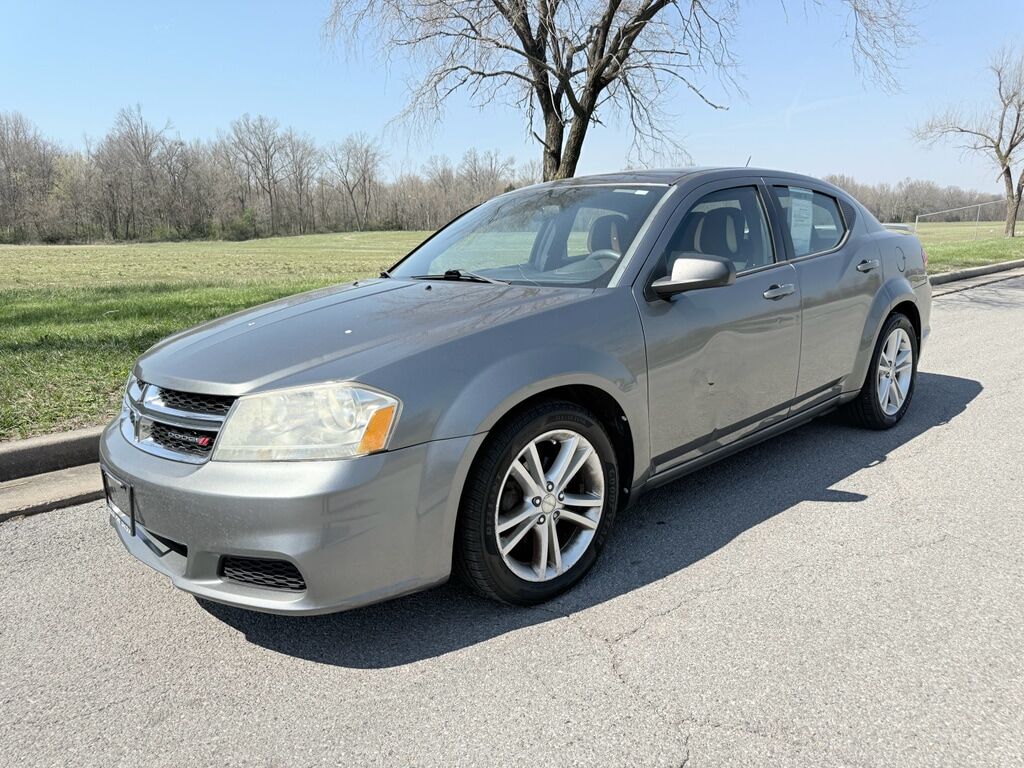 2013 DODGE Avenger