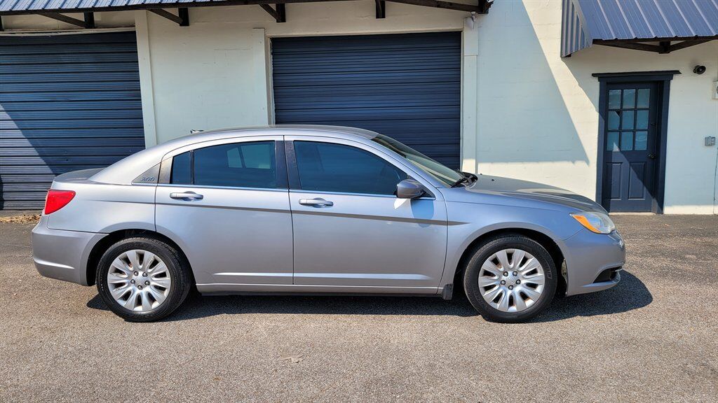 2013 CHRYSLER 200