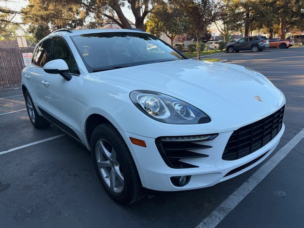 2018 PORSCHE Macan