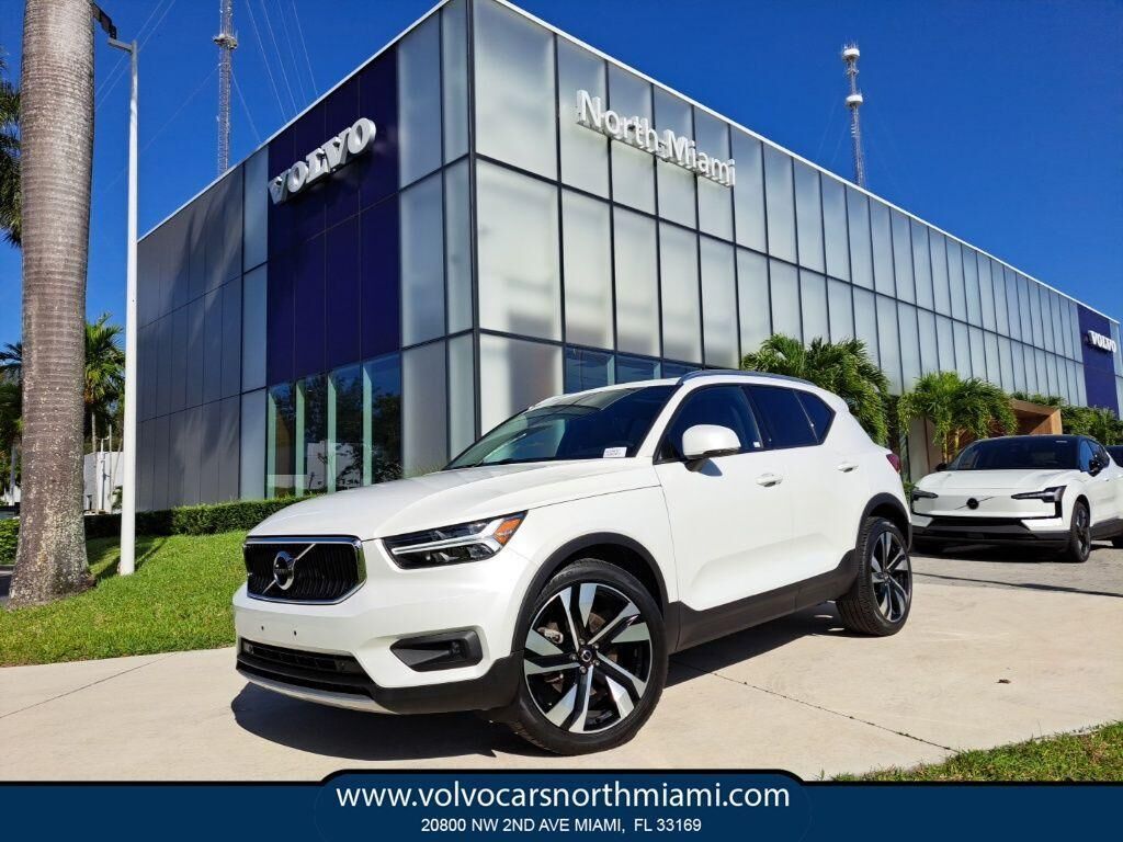 2021 VOLVO XC40