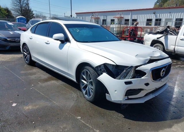 2018 VOLVO S90