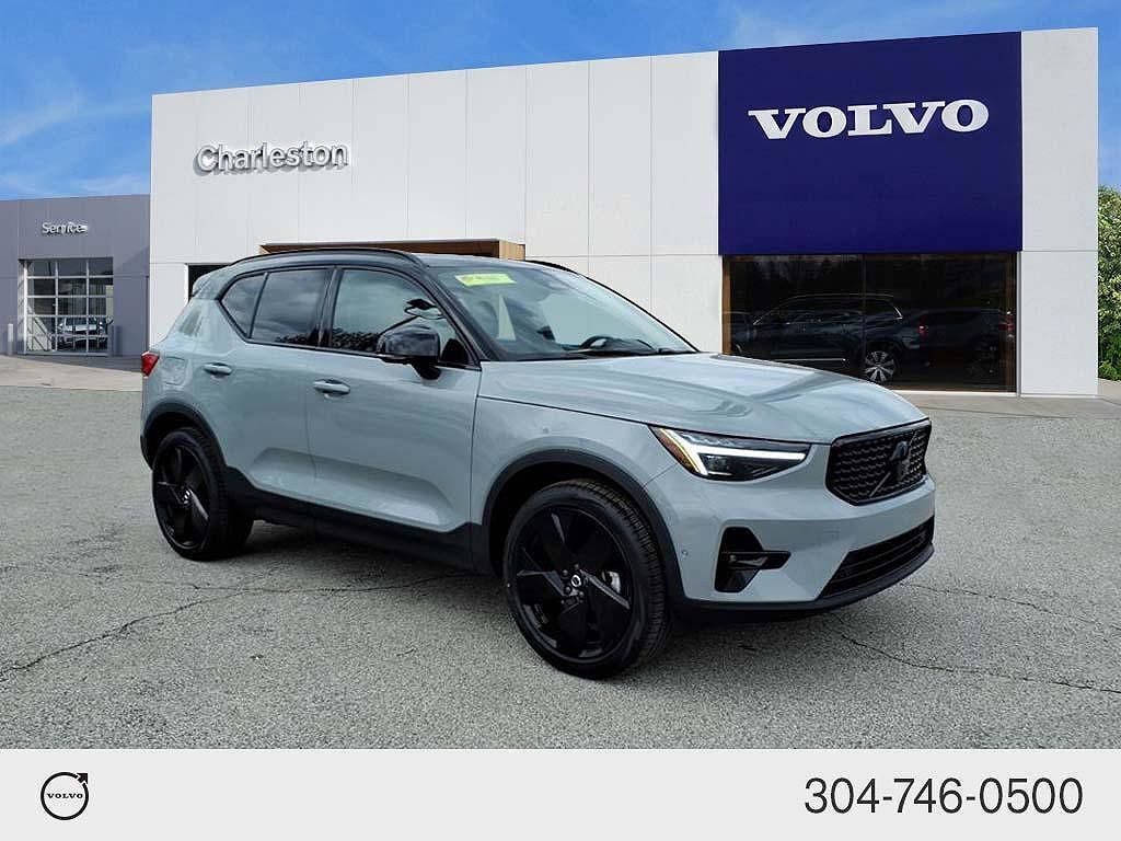 2026 VOLVO XC40