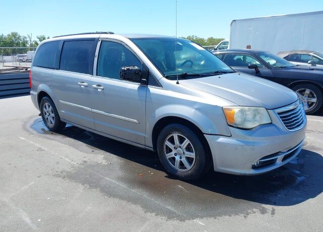 2013 CHRYSLER Town and Country