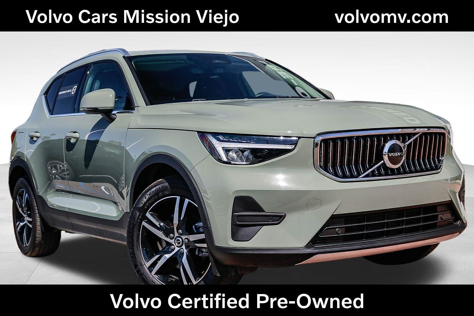 2025 VOLVO XC40