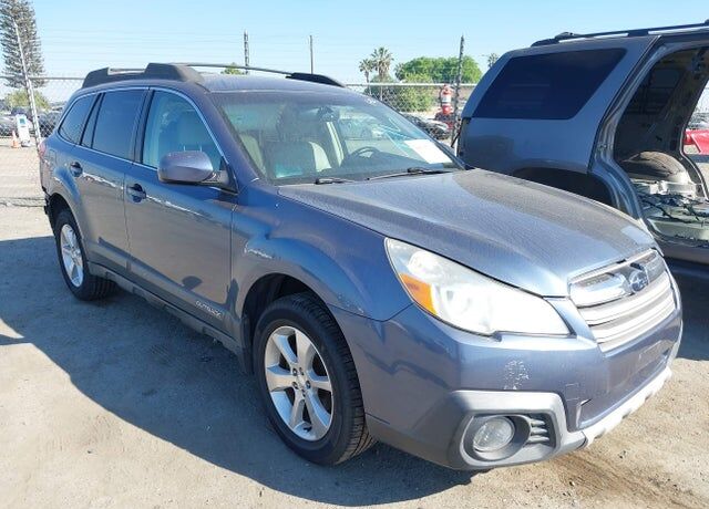 2013 SUBARU Outback