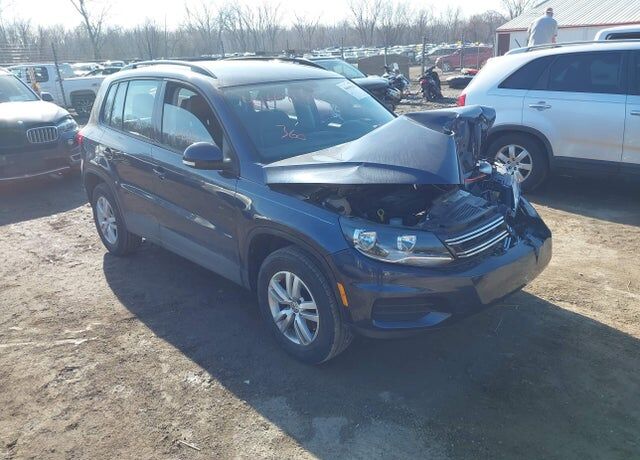 2016 VOLKSWAGEN Tiguan