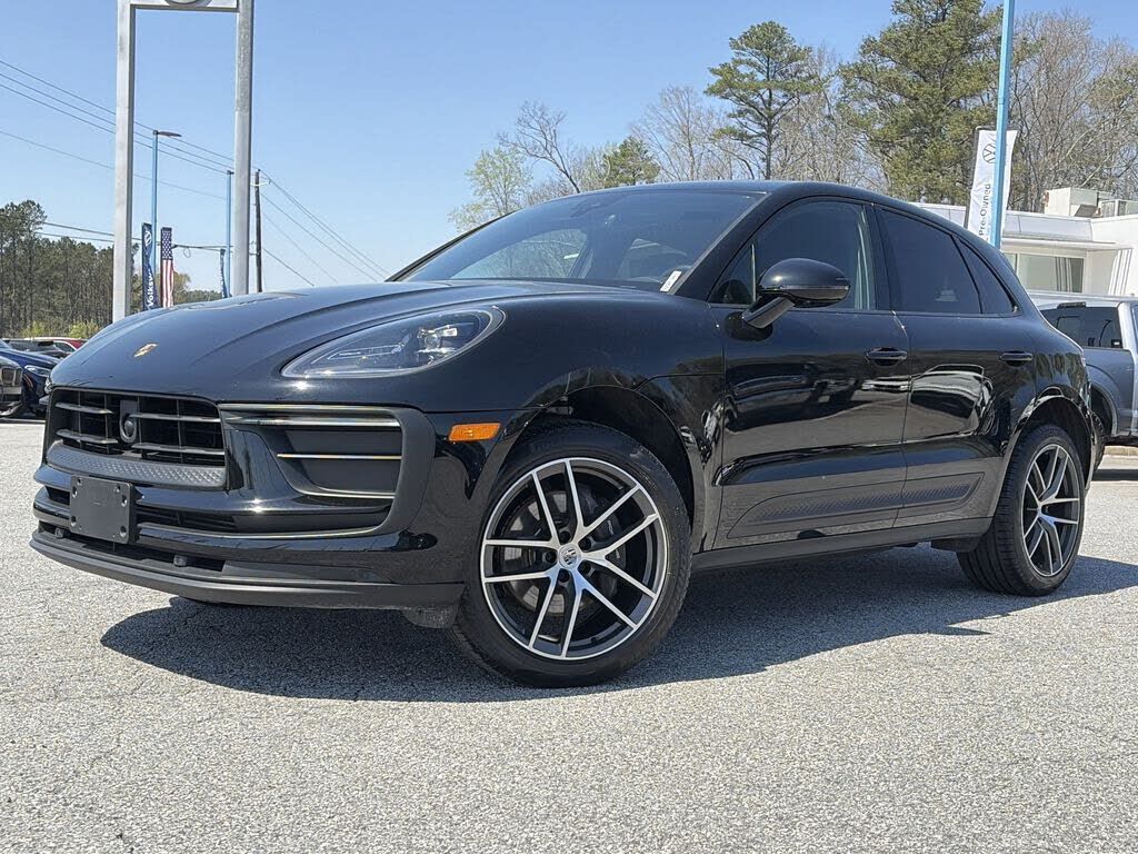 2023 PORSCHE Macan