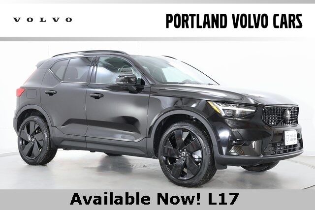 2026 VOLVO XC40
