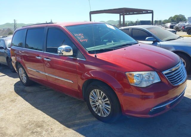 2015 CHRYSLER Town and Country