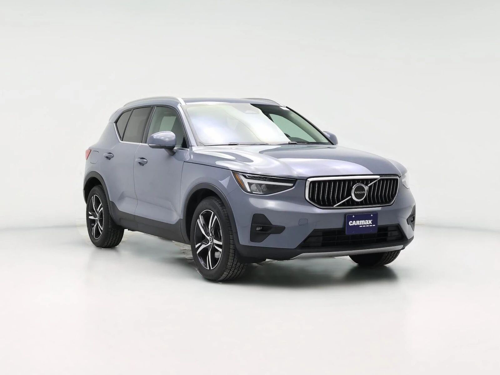 2023 VOLVO XC40