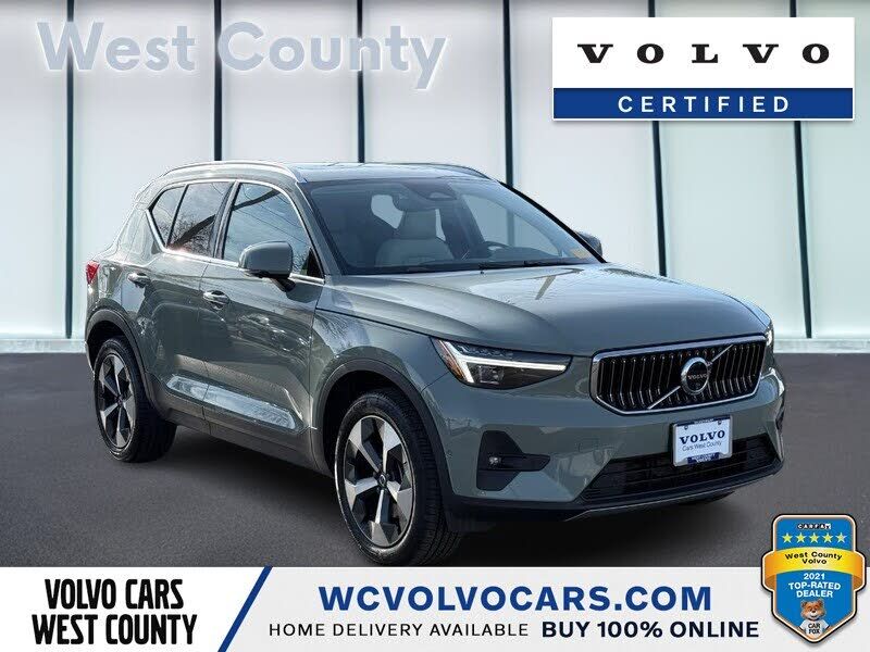2024 VOLVO XC40