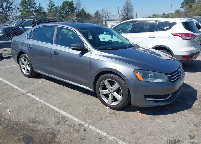 2013 VOLKSWAGEN Passat