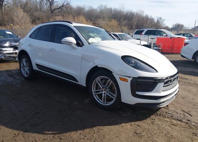 2022 PORSCHE Macan