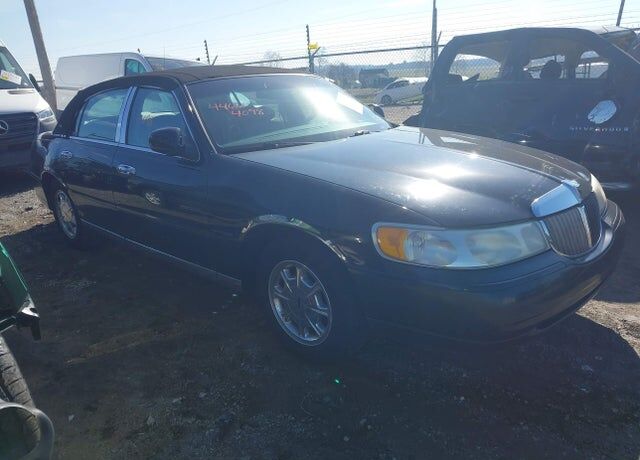 1998 LINCOLN Town Car