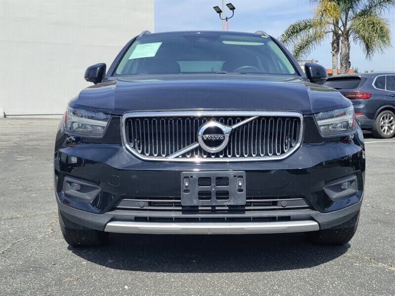 2021 VOLVO XC40