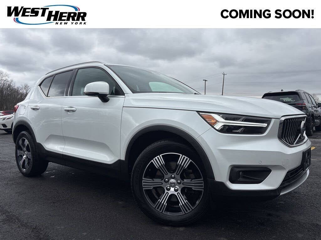 2021 VOLVO XC40