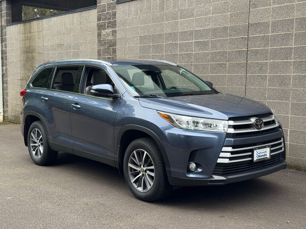 2019 TOYOTA Highlander