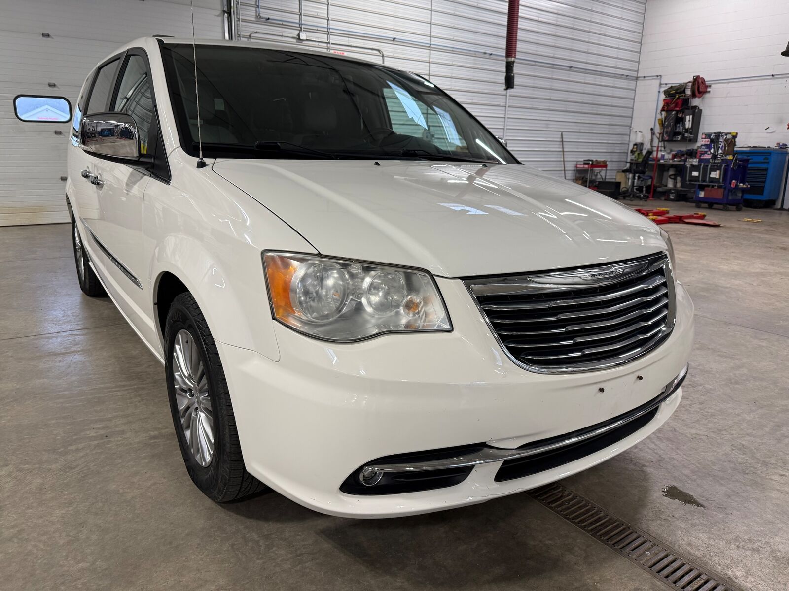 2013 CHRYSLER Town and Country