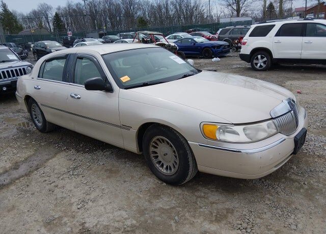 2001 LINCOLN Town Car