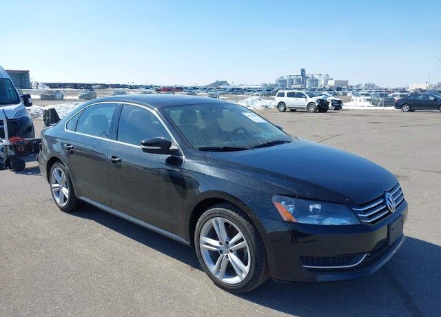 2014 VOLKSWAGEN Passat