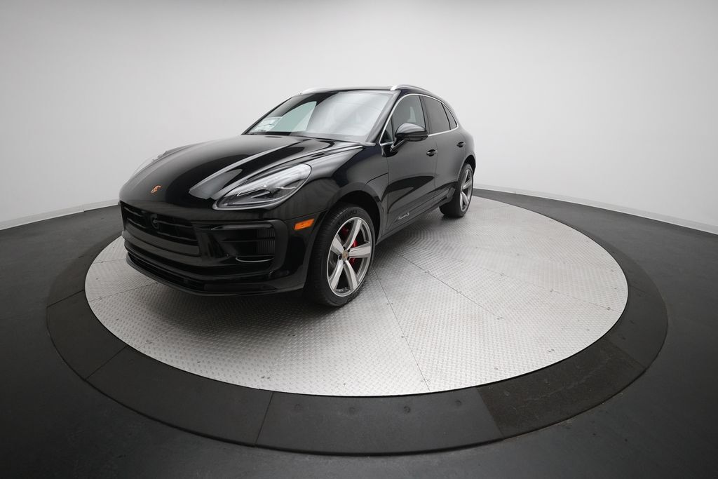2026 PORSCHE Macan