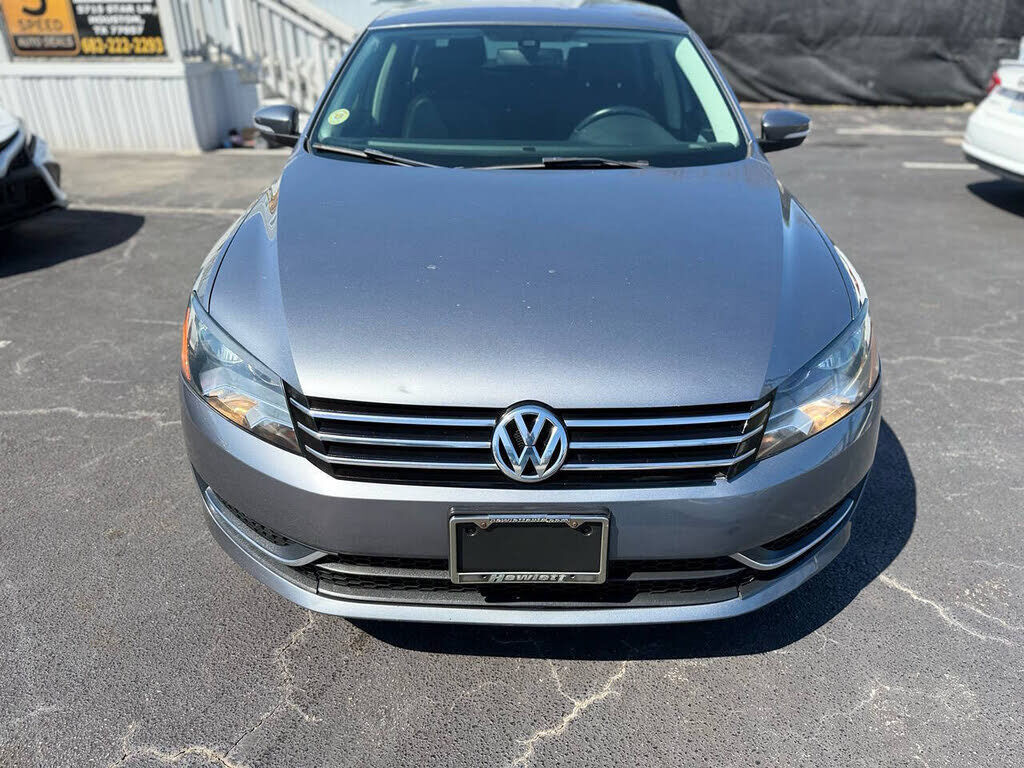 2013 VOLKSWAGEN Passat
