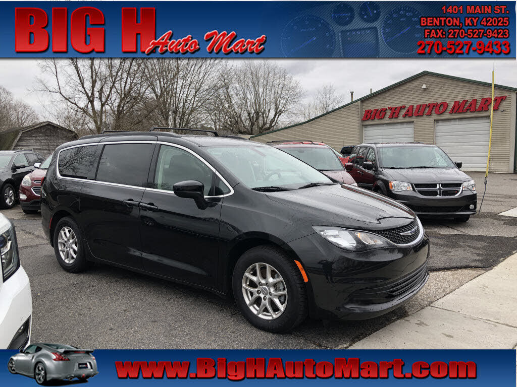 2020 CHRYSLER Voyager