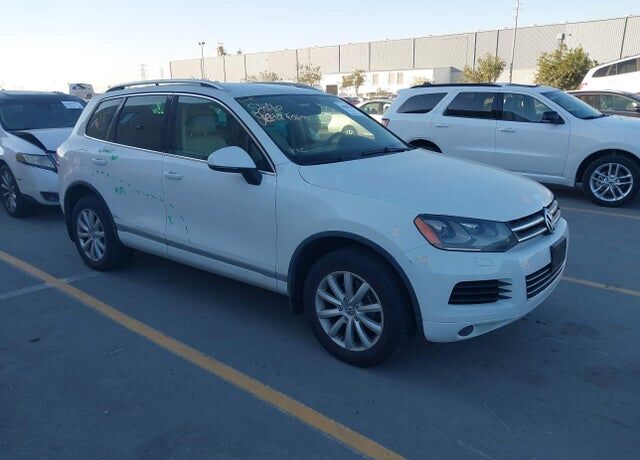 2012 VOLKSWAGEN Touareg