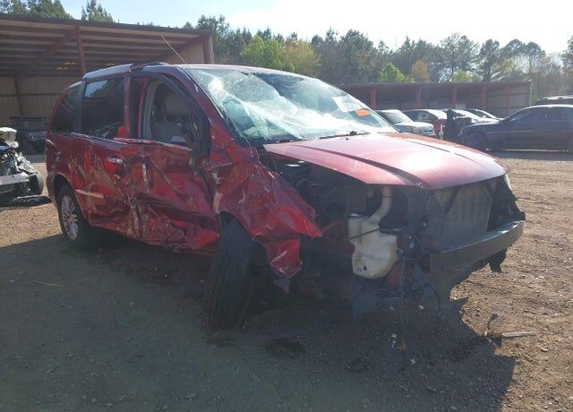 2013 CHRYSLER Town and Country