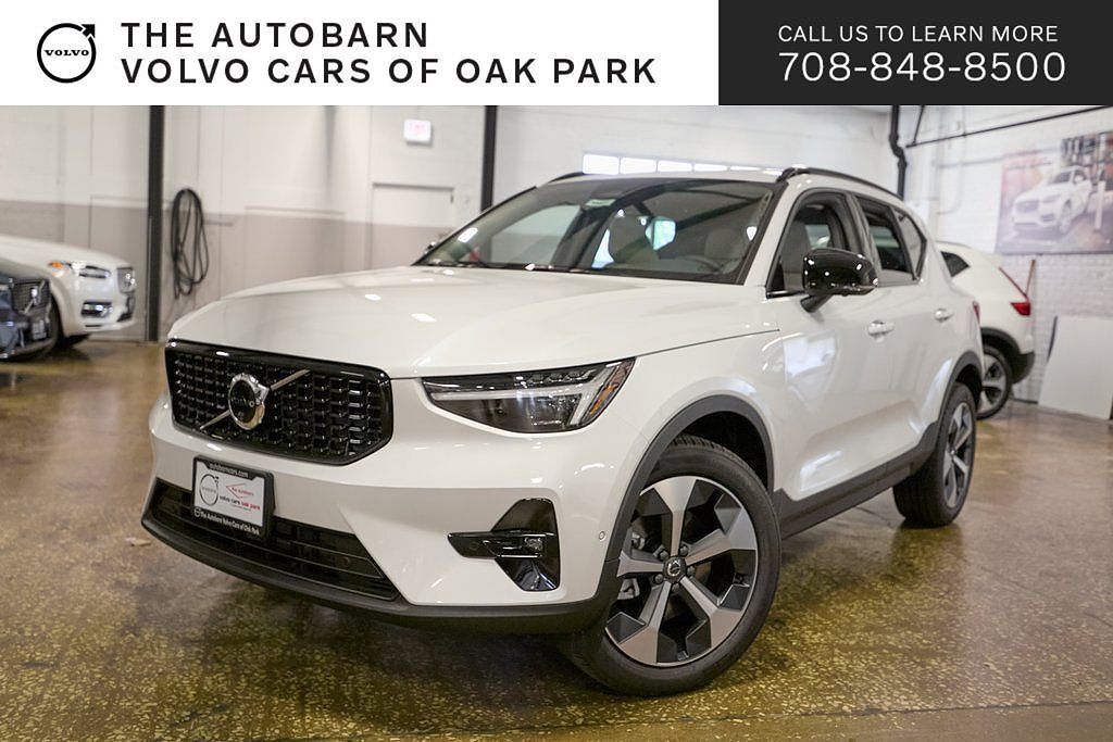 2026 VOLVO XC40