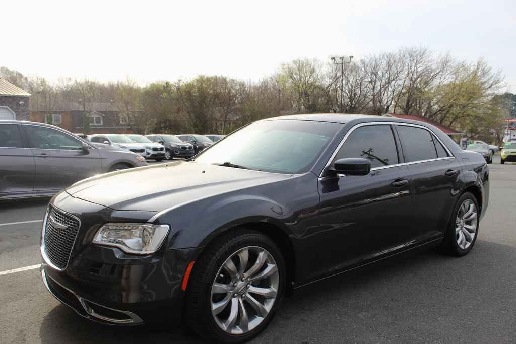 2019 CHRYSLER 300