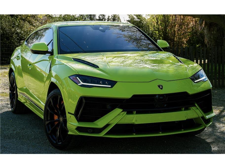 2023 LAMBORGHINI URUS