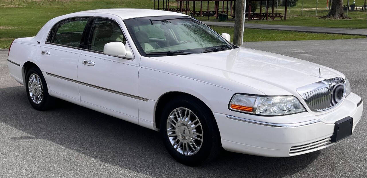 2009 LINCOLN Town Car