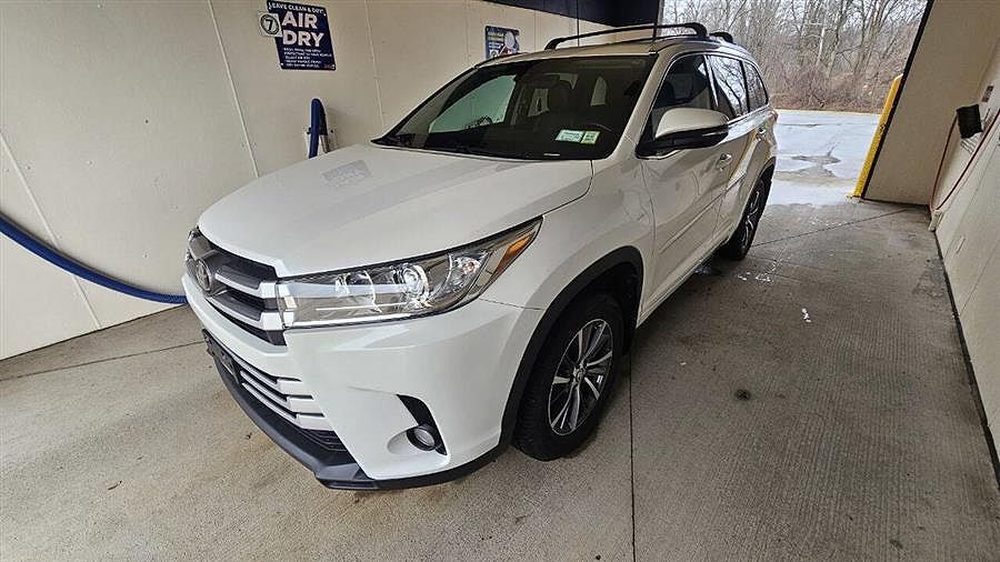 2017 TOYOTA Highlander