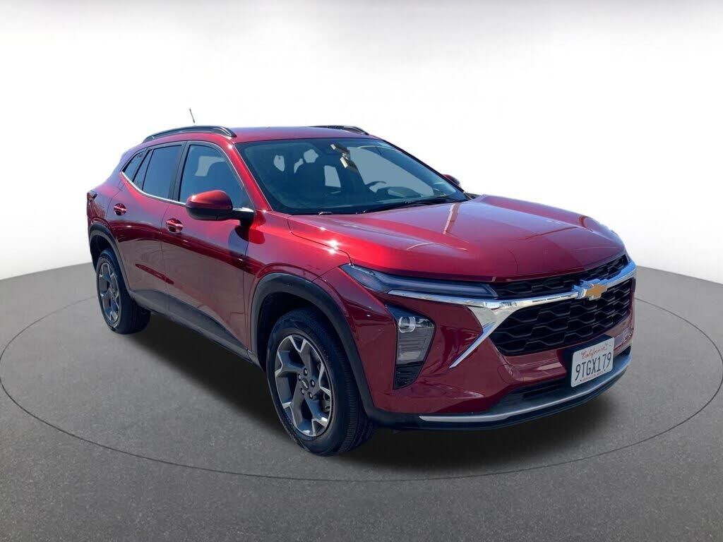 2025 CHEVROLET Trax