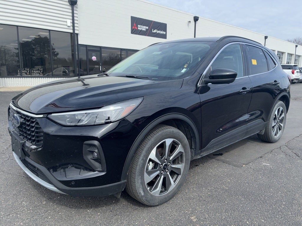 2024 FORD Escape