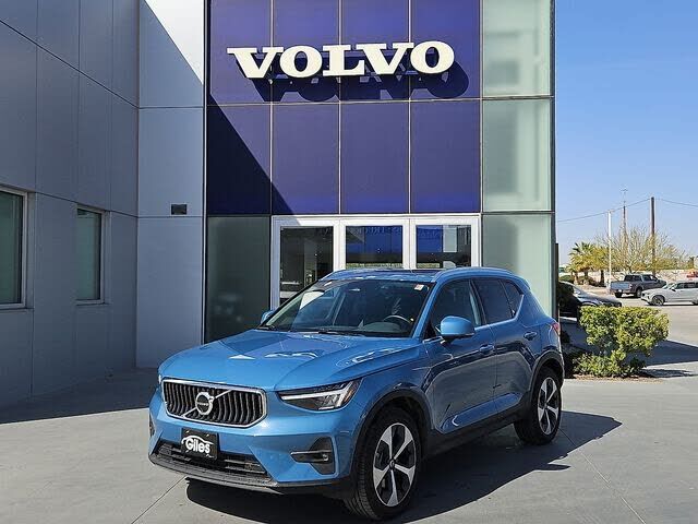 2025 VOLVO XC40