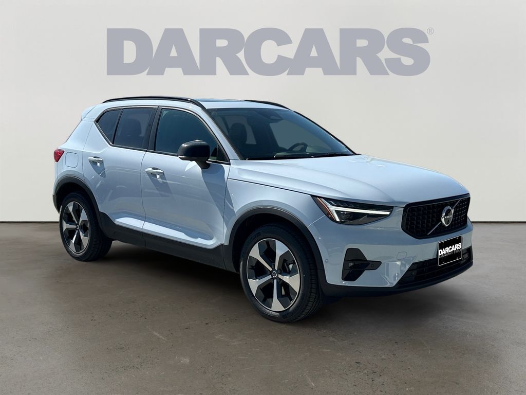 2026 VOLVO XC40