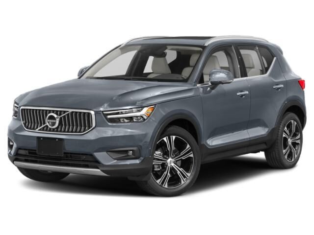 2022 VOLVO XC40