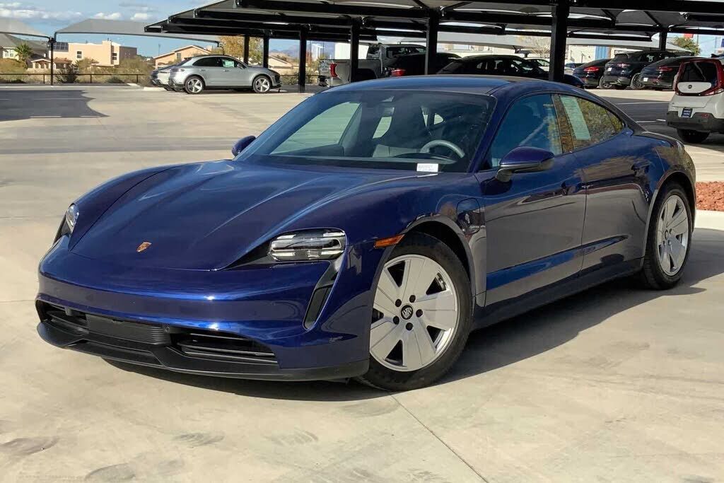2022 PORSCHE Taycan