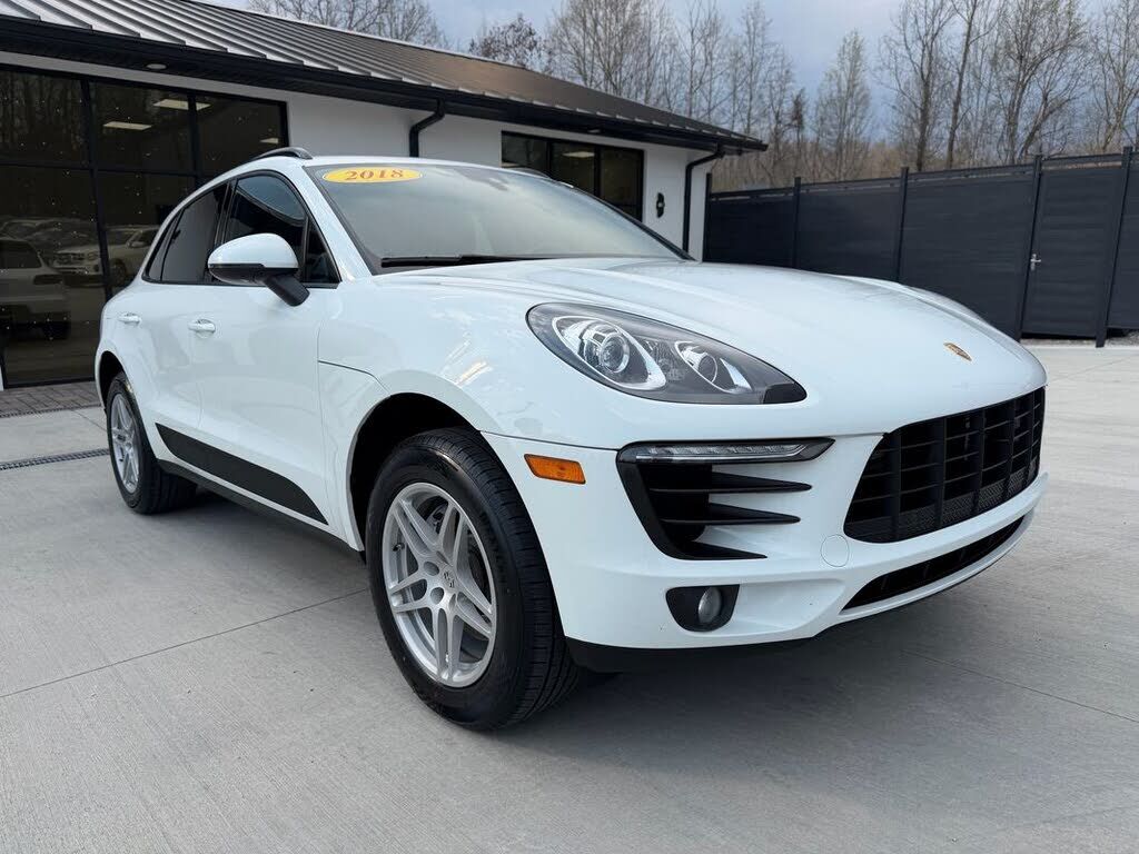 2018 PORSCHE Macan