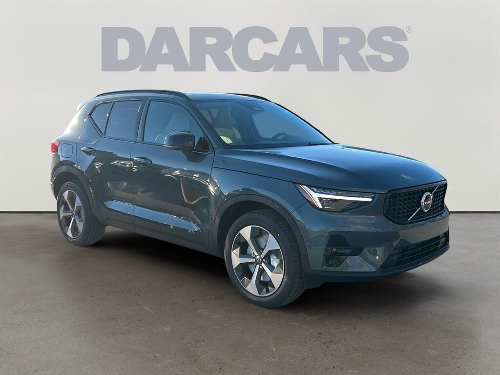 2026 VOLVO XC40