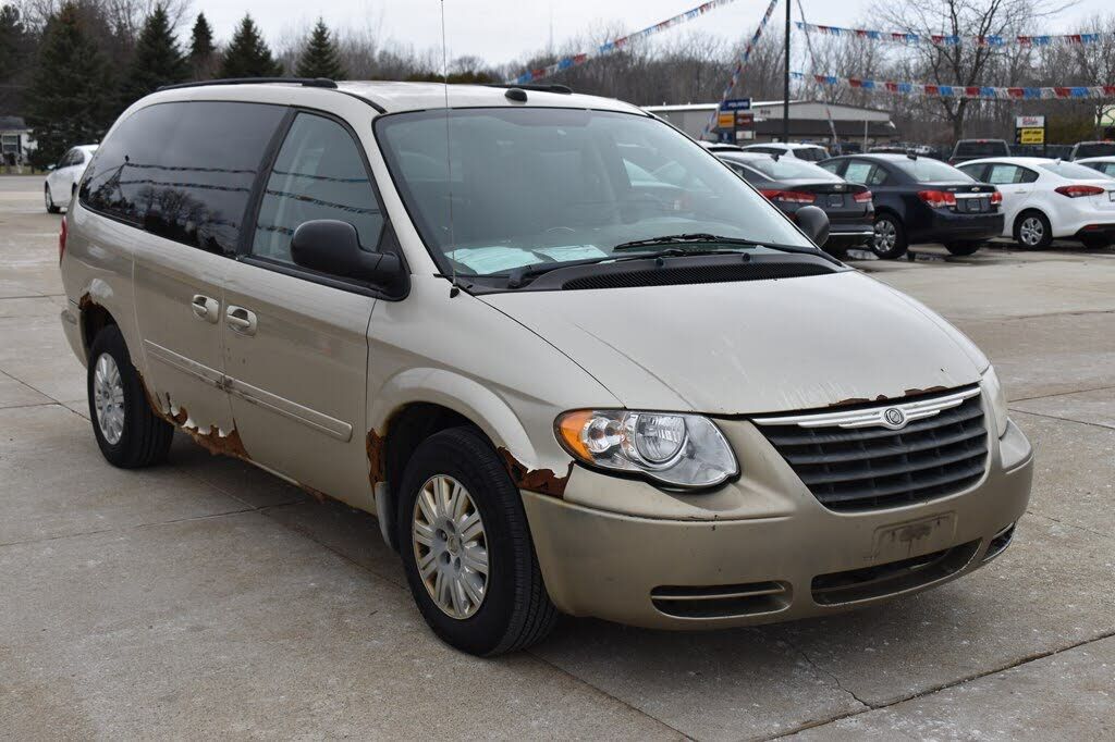 2005 CHRYSLER Town and Country